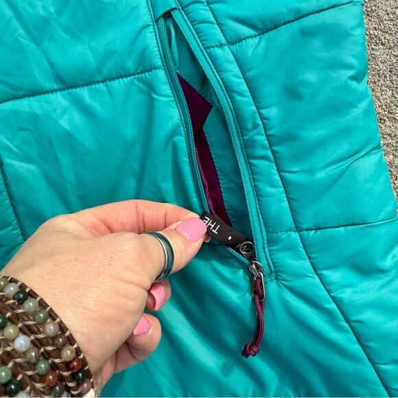 The North Face Teal and Purple Quilted Vest MEDIUM - Picture 3 of 8